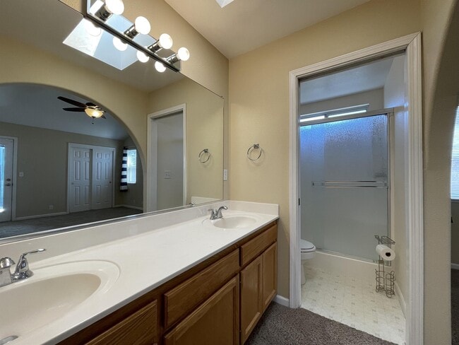 Building Photo - 2123 Mansfield Ct