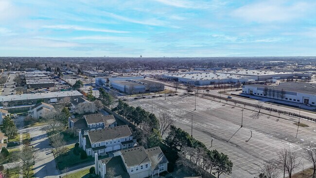 Building Photo - 237 Acorn Dr