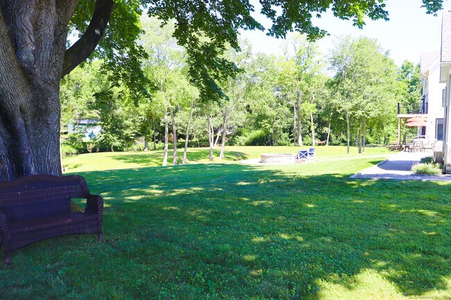 Building Photo - 374 Grassy Hill Rd