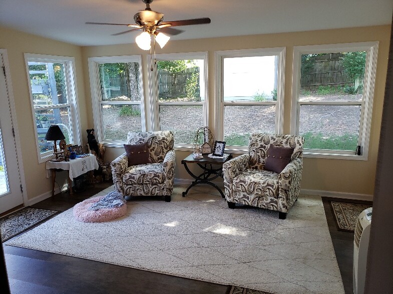 Cozy Sun Room - 961 Wisteria View Ct