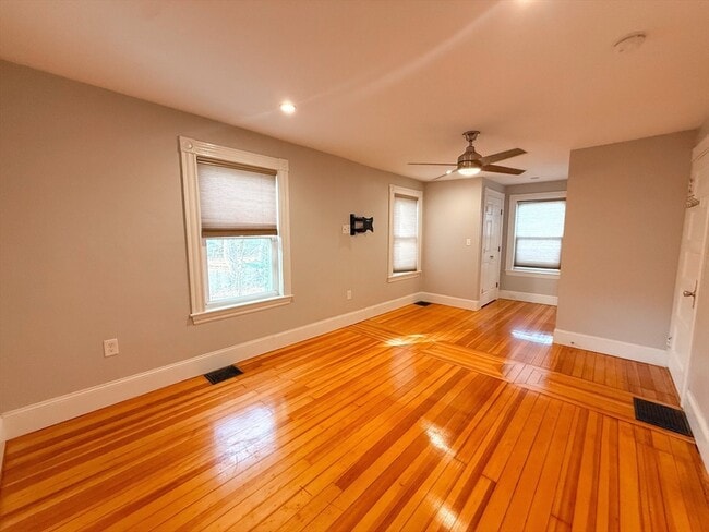 Building Photo - 3 Elm St