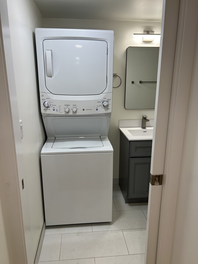 Building Photo - 4427 38th Ave SW