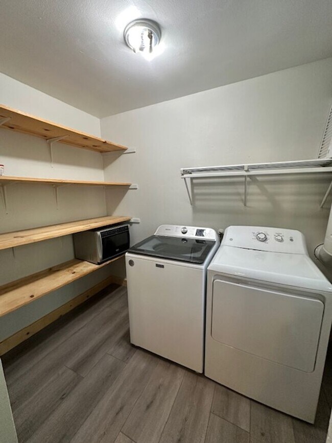 Building Photo - Lovely multi level home available now for ...