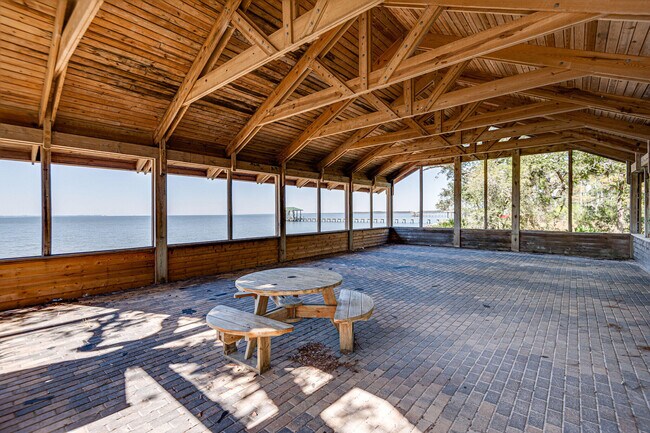 Building Photo - 585 Earl Godwin Rd