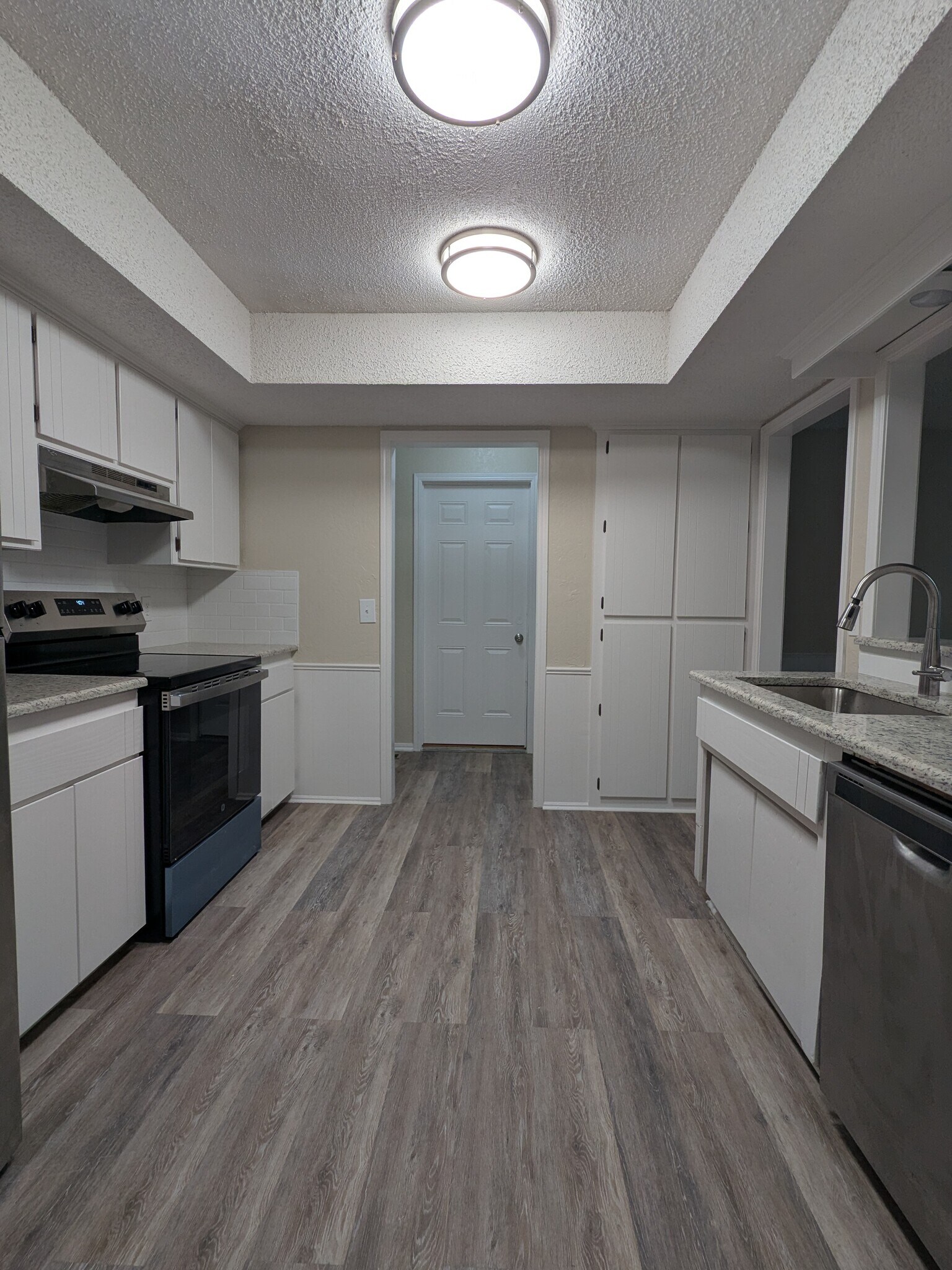 Newly painted Kitchen with Stainless steel appliances - 6720 Elk Canyon Rd