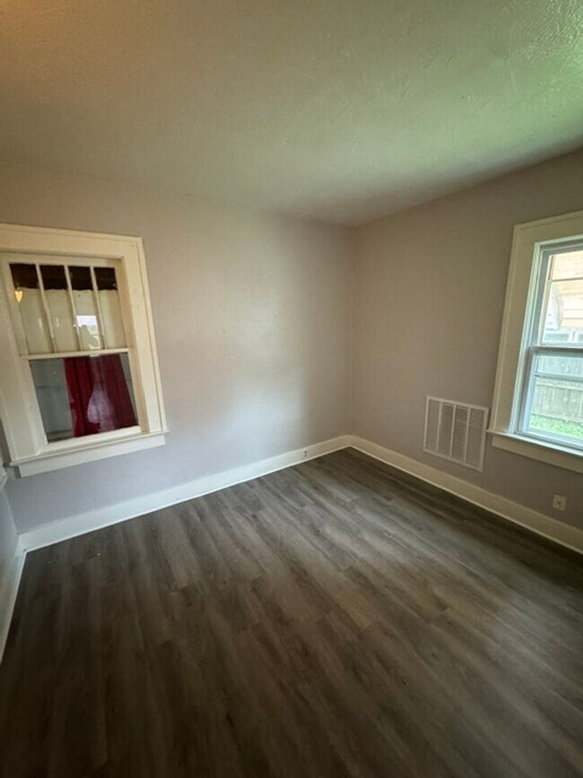 Building Photo - 2203 Rehm Dr