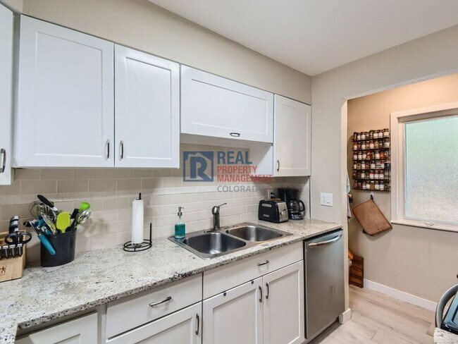 Building Photo - 2785 E Nichols Cir