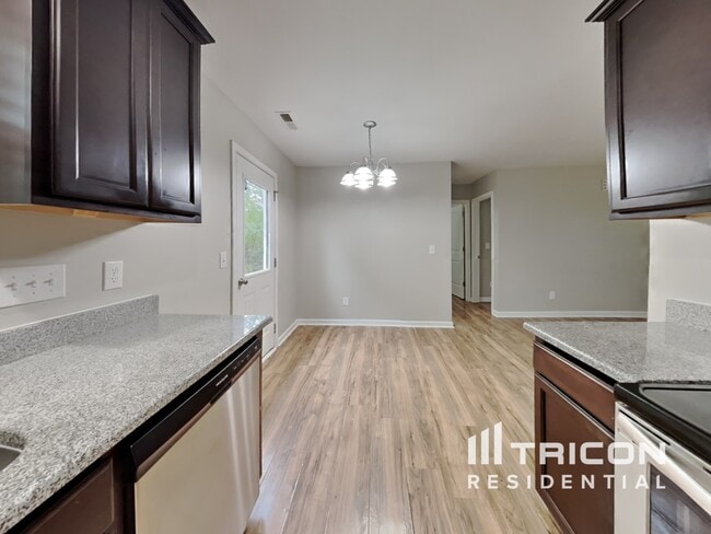 Building Photo - 605 Avondale Dr