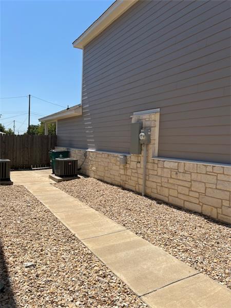 Building Photo - 423 Spring St