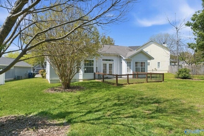 Building Photo - 236 River Oaks Dr