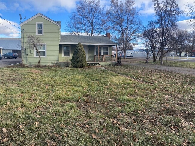 Building Photo - 3bed/1bath house on Homedale Rd.