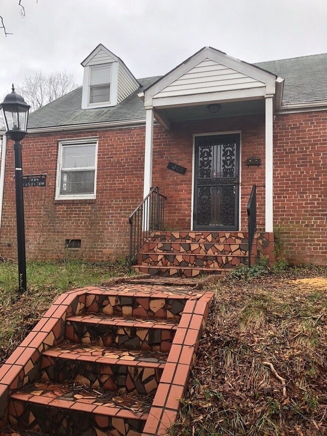 Building Photo - 1809 Lakeview Ave