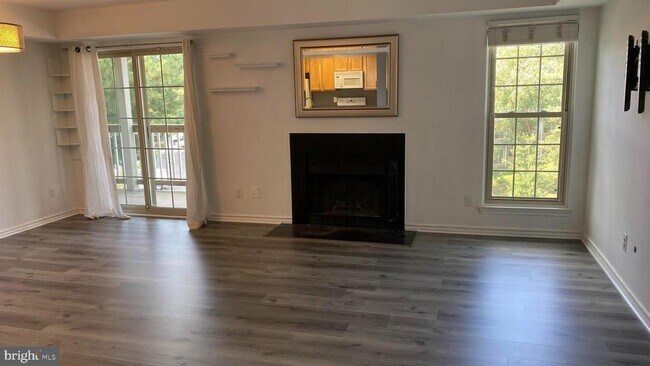 Building Photo - 3904 Penderview Dr