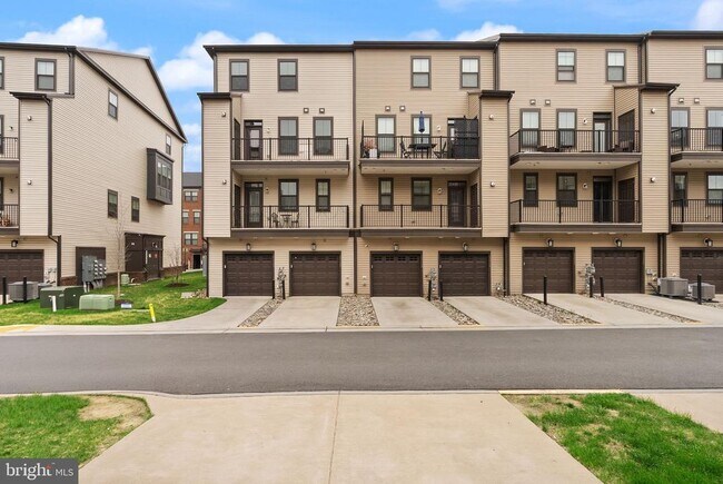 Building Photo - 43430 Stonewood Crossing Ter