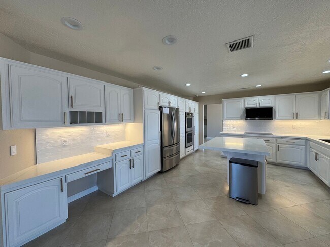 Building Photo - Luxury Skyline Ranch Home with Pool & Stunning Views