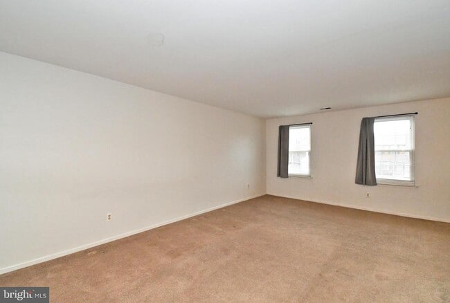 Building Photo - 592 Wrensong Rd