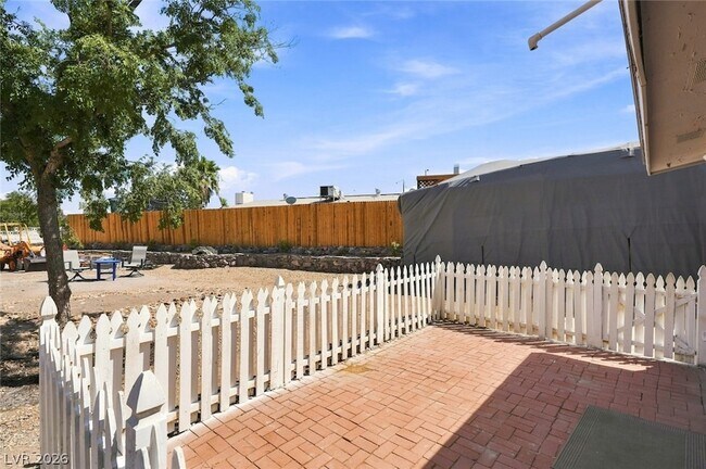 Building Photo - 609 Sierra Ln