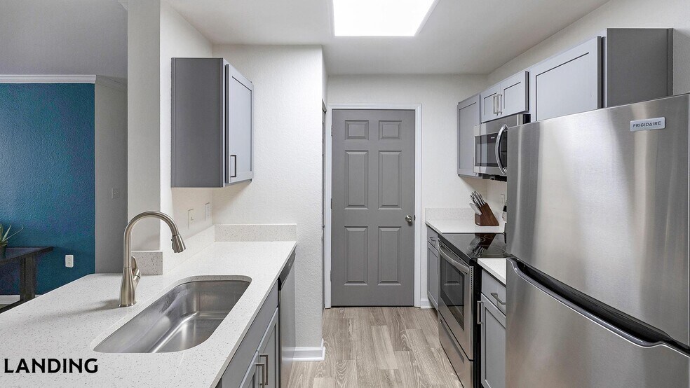 Building Photo - 210 Hillwood Blvd