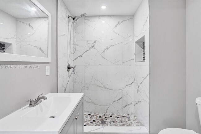 Building Photo - 3633 SW 12th Ct