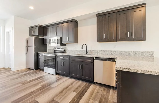 Building Photo - 5856 SE 18th St