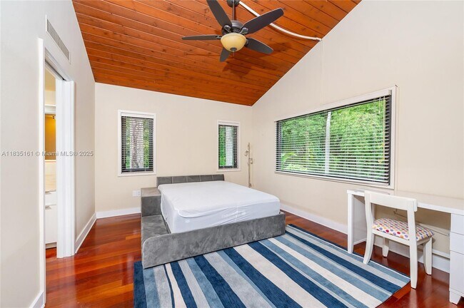 Building Photo - 3400 Poinciana Ave