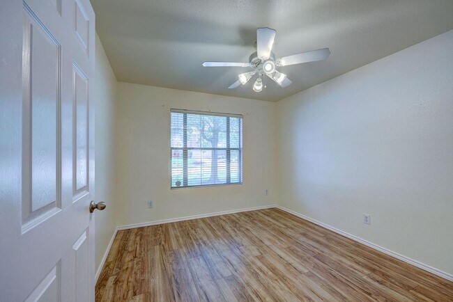Building Photo - 129 Dove Song Dr