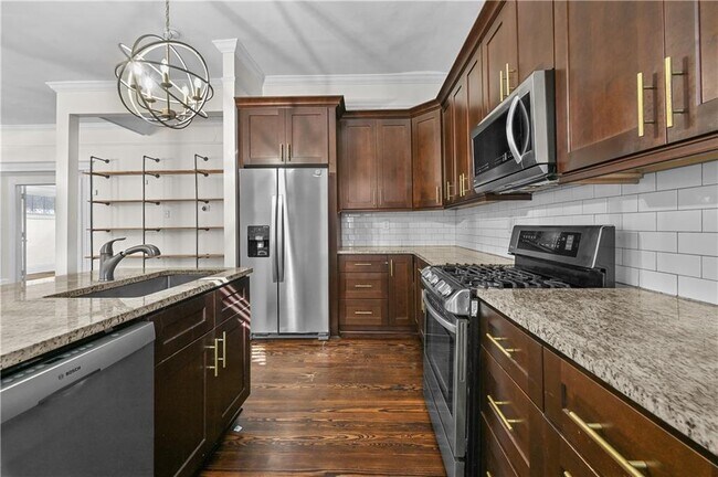 Building Photo - 470 Kelly St SE