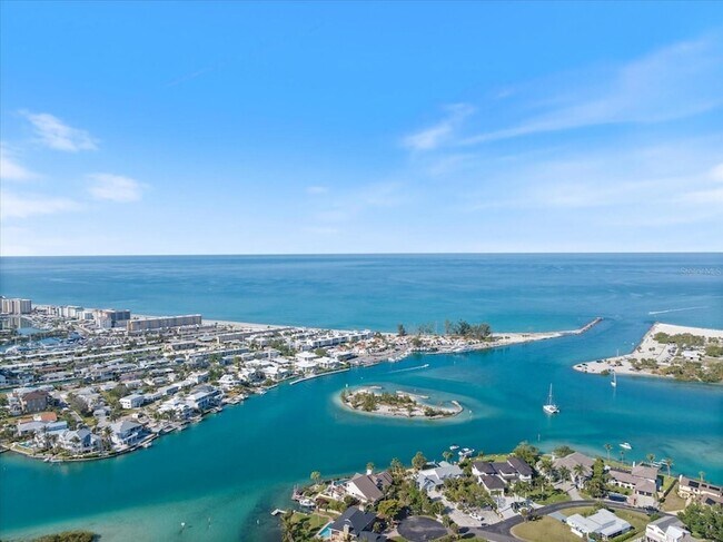 Building Photo - 1400 Tarpon Center Dr