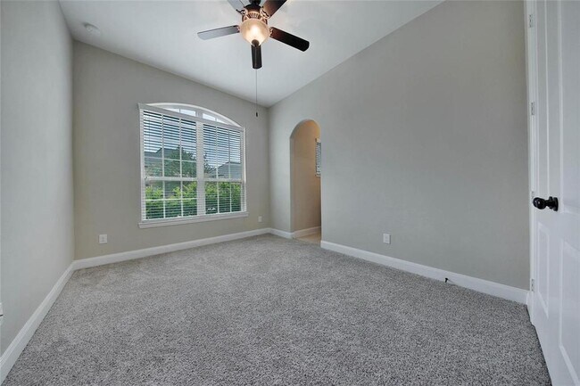 Building Photo - 2718 Carriage Hollow Ln