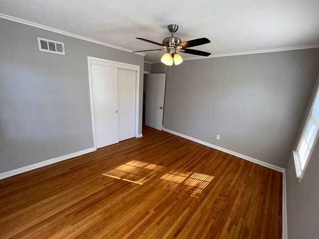 Building Photo - 3684 Bedford Ln - Available Now!