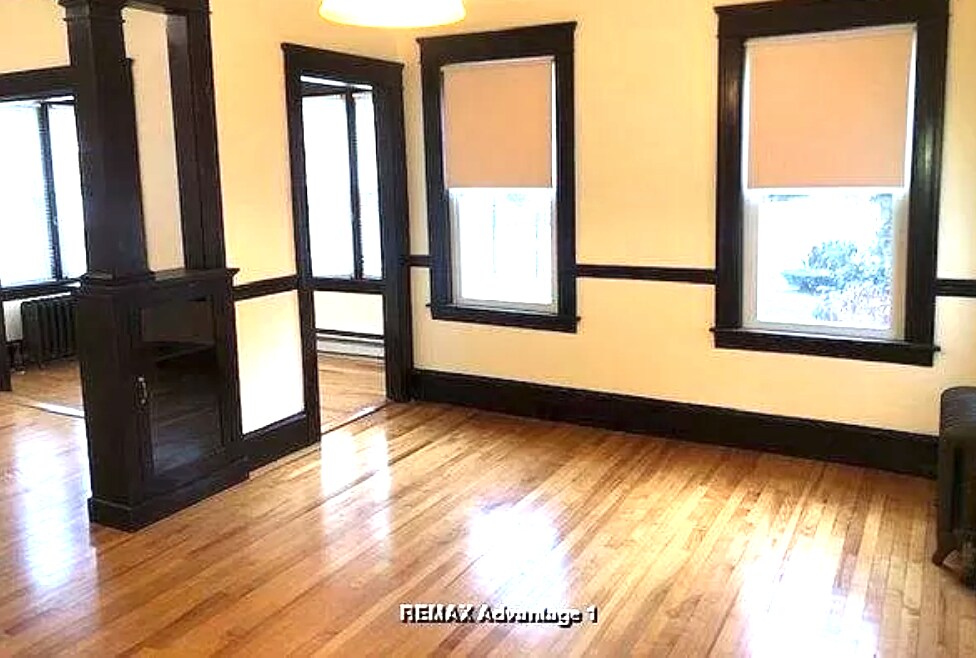 Building Photo - 996 Pleasant St