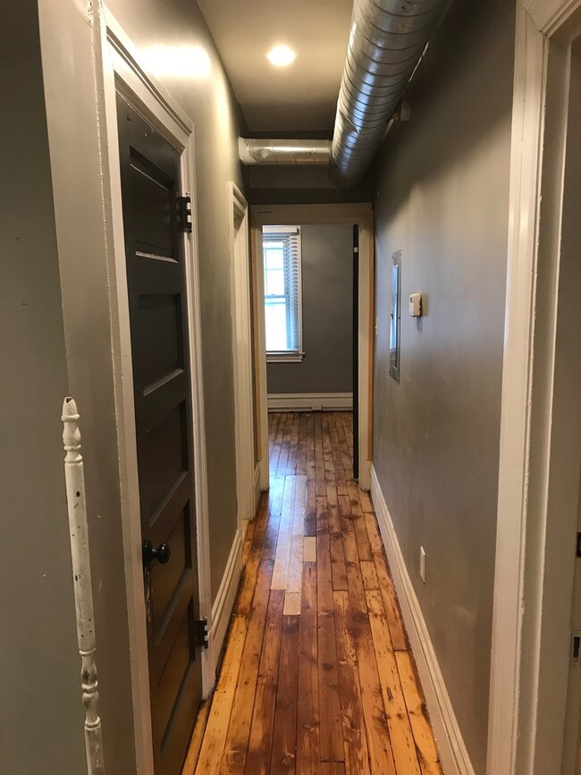 Building Photo - 825 S Braddock Ave