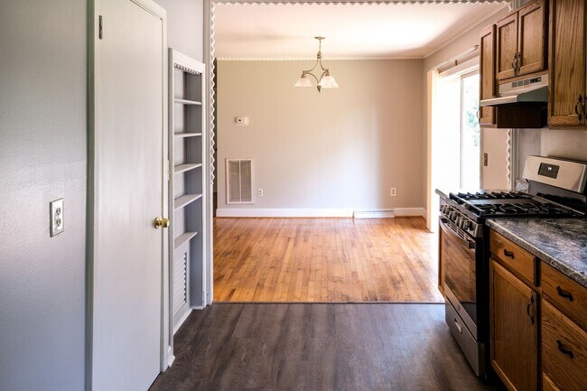 Building Photo - 6 Hardale Ln