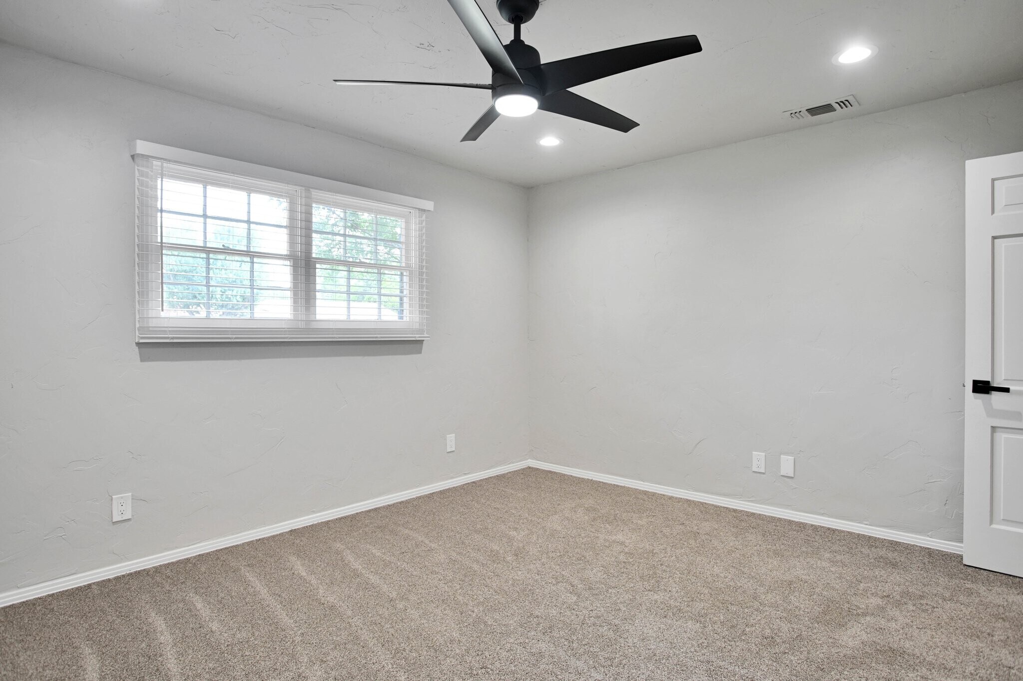 Building Photo - 3811 63rd Dr