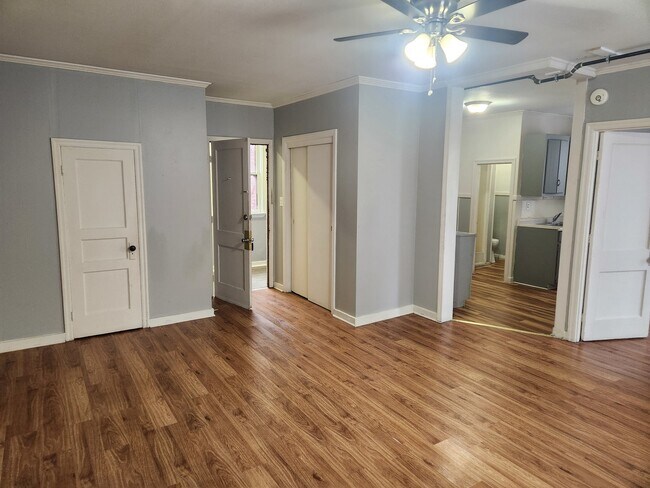 Building Photo - 8 E Railroad St