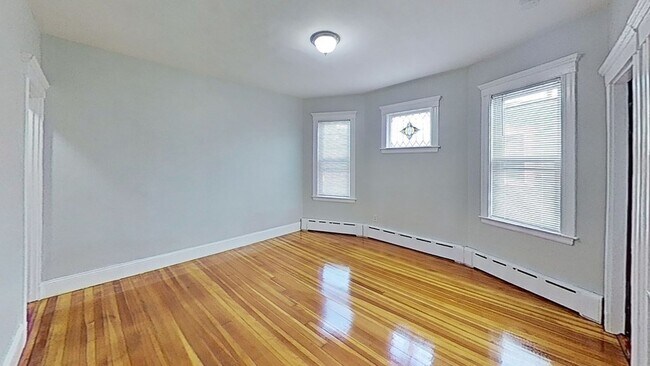 Building Photo - 152 Minot St