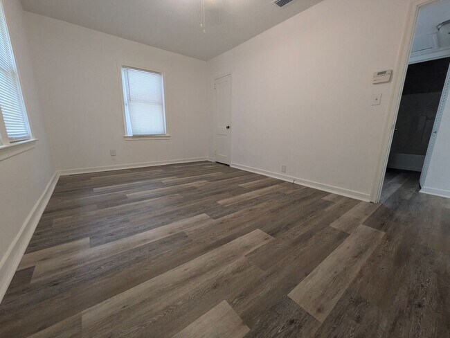 Building Photo - Newly Renovated 2BR/1BA | Jacksonville 32205
