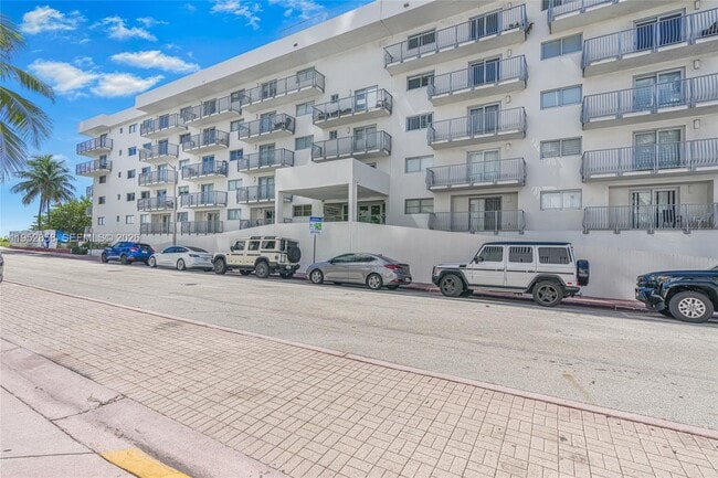 Building Photo - 4141 Collins Ave