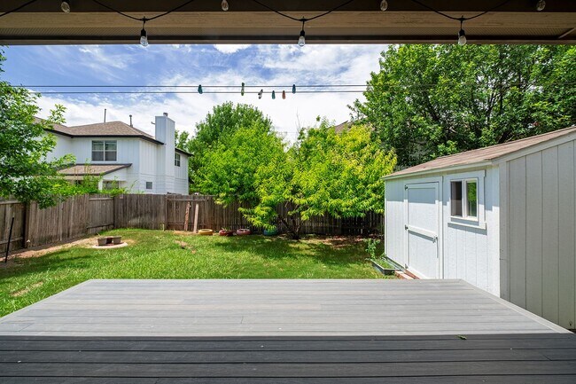 Building Photo - Beloved 3 Bedroom, 2.5 Bath Home in Brentwood