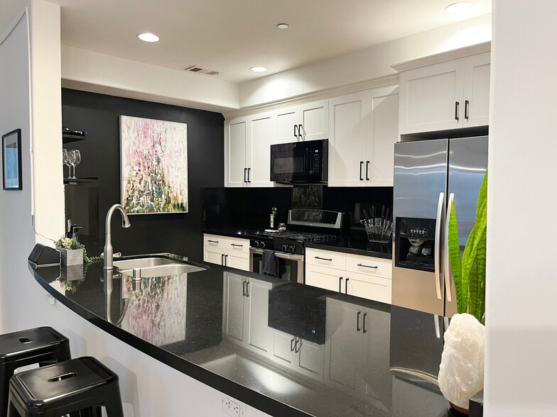 very large kitchen with granite countertops, gas stove, stainless steel appliances - 5037 Rosewood Ave