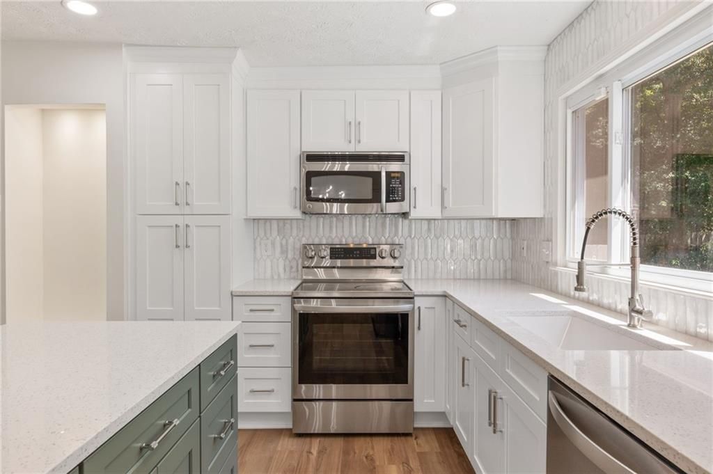 Building Photo - 472 Barnsdale Dr