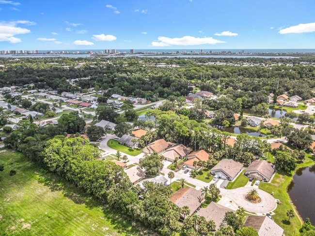 Building Photo - UPDATED 2 Bed, 2 Bath Home with Screened Lanai & Garage!