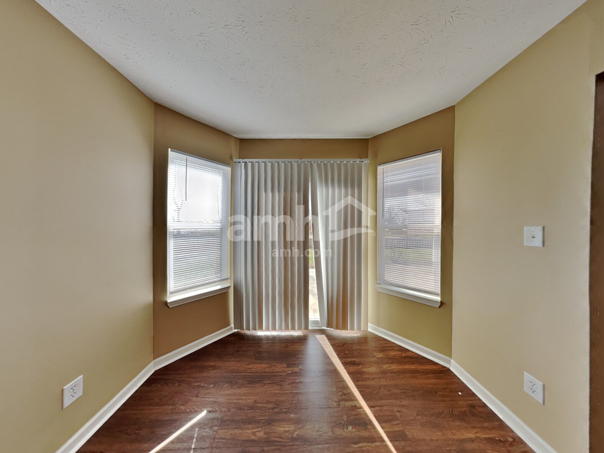 Building Photo - 1349 Oak Lake Ln