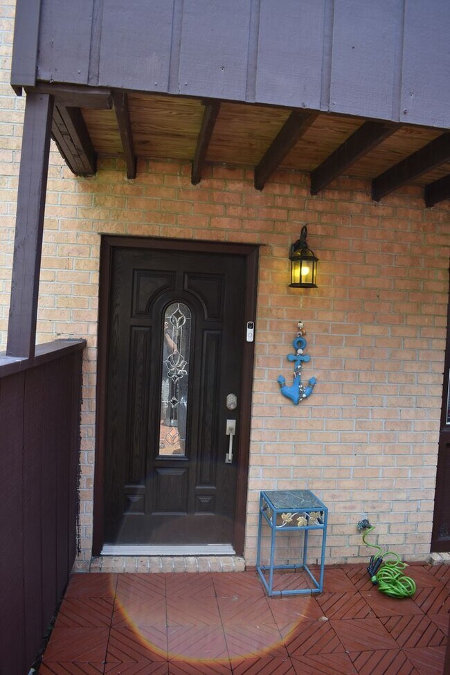 Building Photo - Waterfront Paradise - Fully Furnished Townhome - All Utilities Included