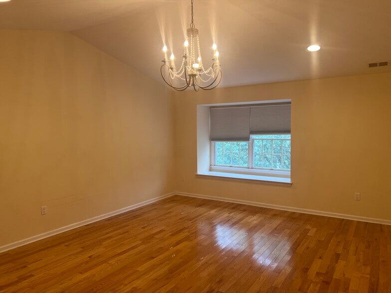 Building Photo - 75 Spring Hill Cir