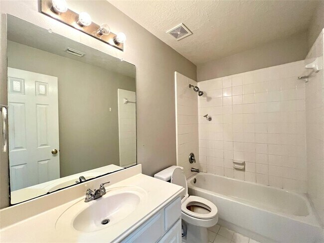 Building Photo - 22511 Parkvine Ln
