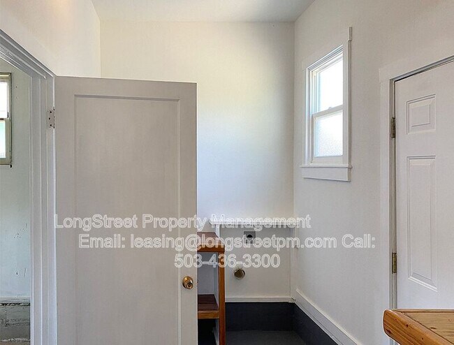 Building Photo - 184 Gwinn St W