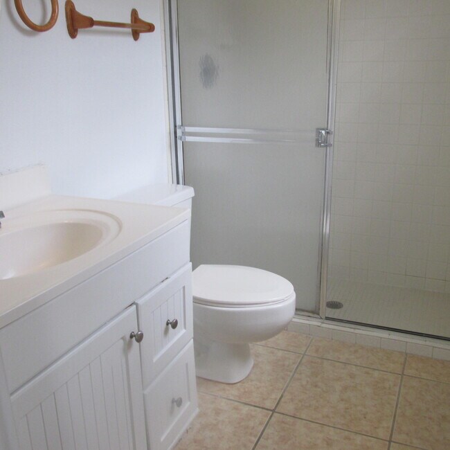 Building Photo - 1611 SE Mariana Rd