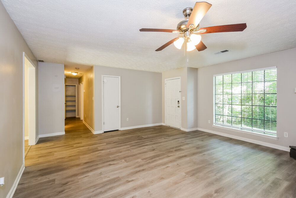 Building Photo - 440 Creekside Ct