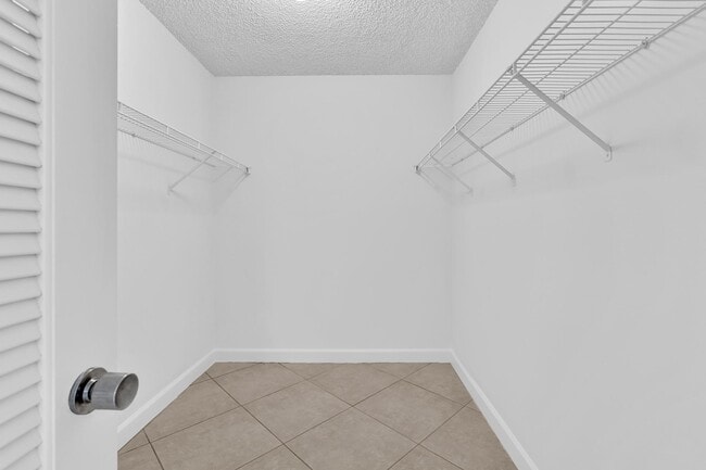 Building Photo - 1150 Hillsboro Mile